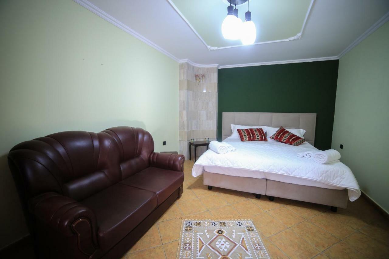 Kaloshi Villa Krujë Exteriör bild
